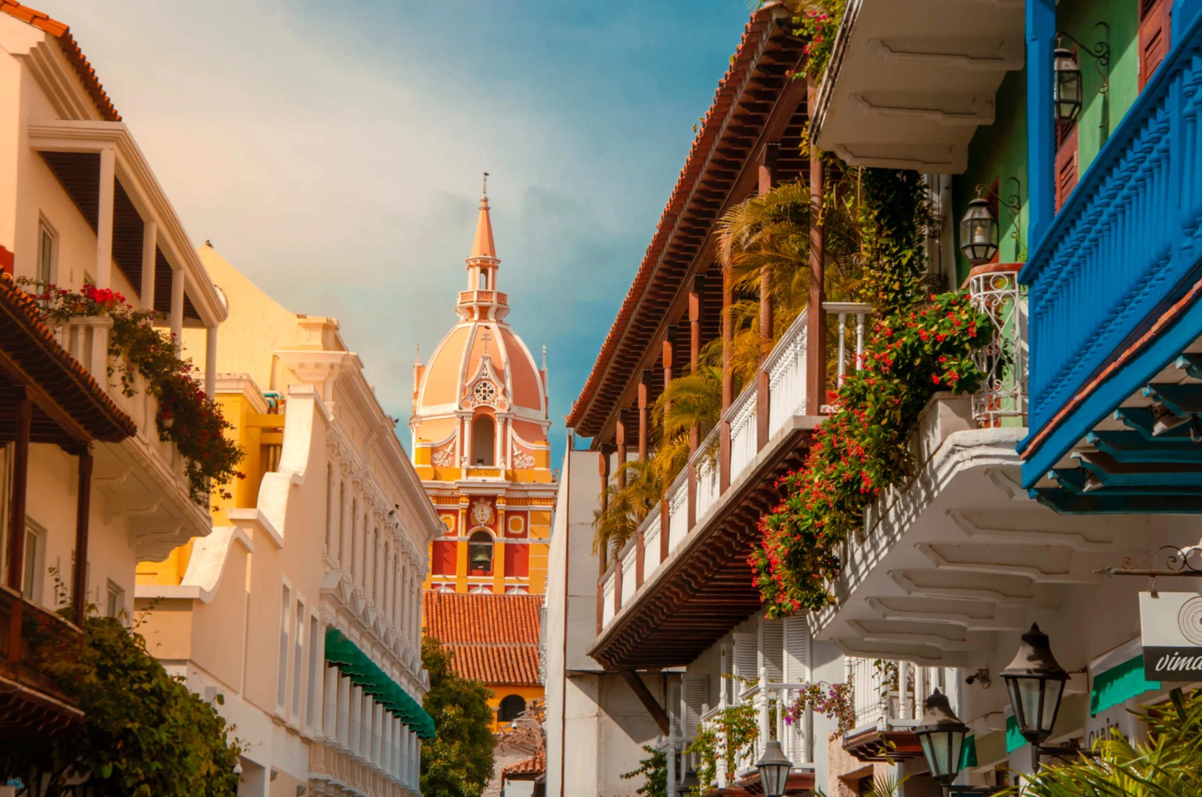 Calles de Cartagena como inspiración para un plan de viaje