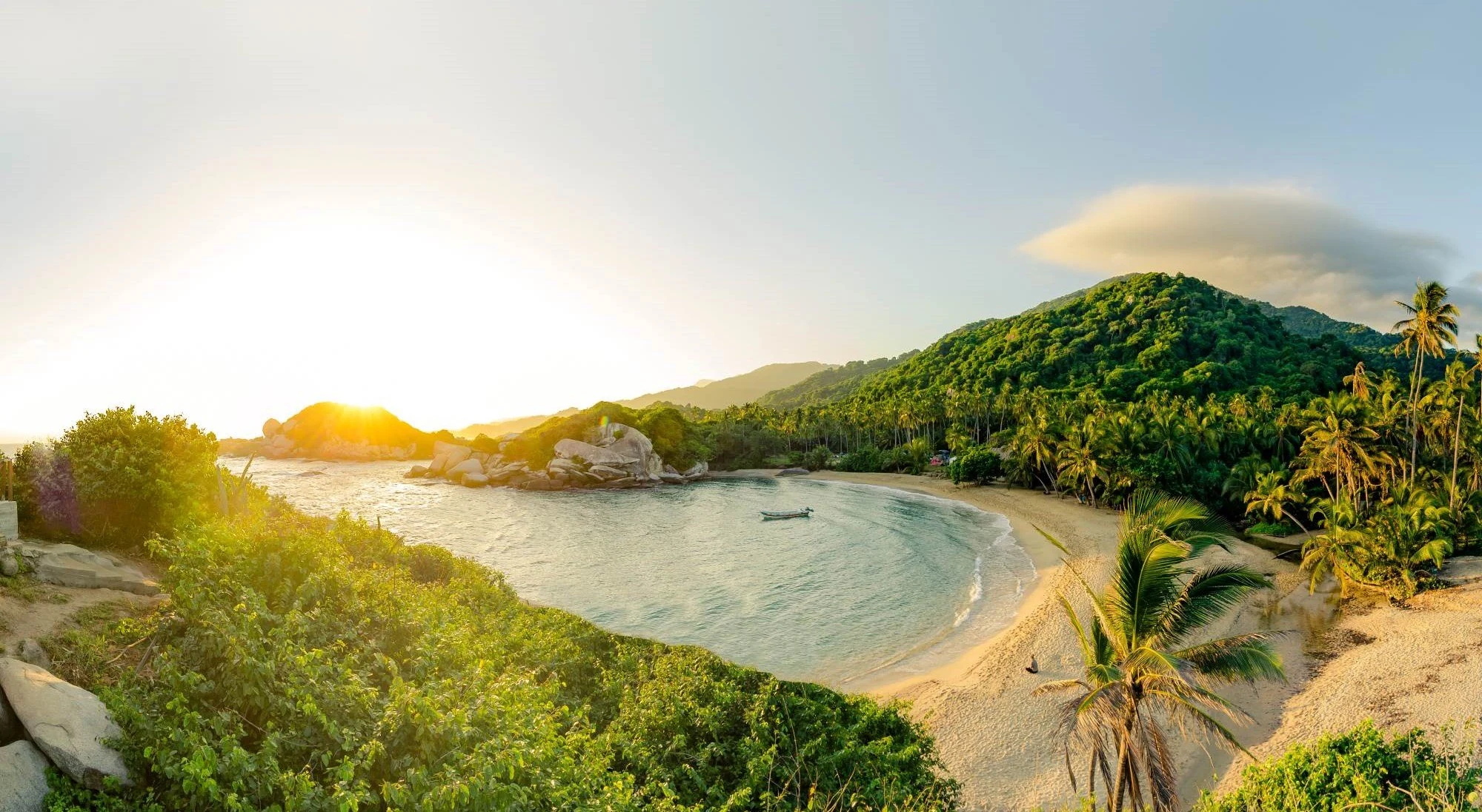 Paisaje de costa y naturaleza para explorar en un viaje
