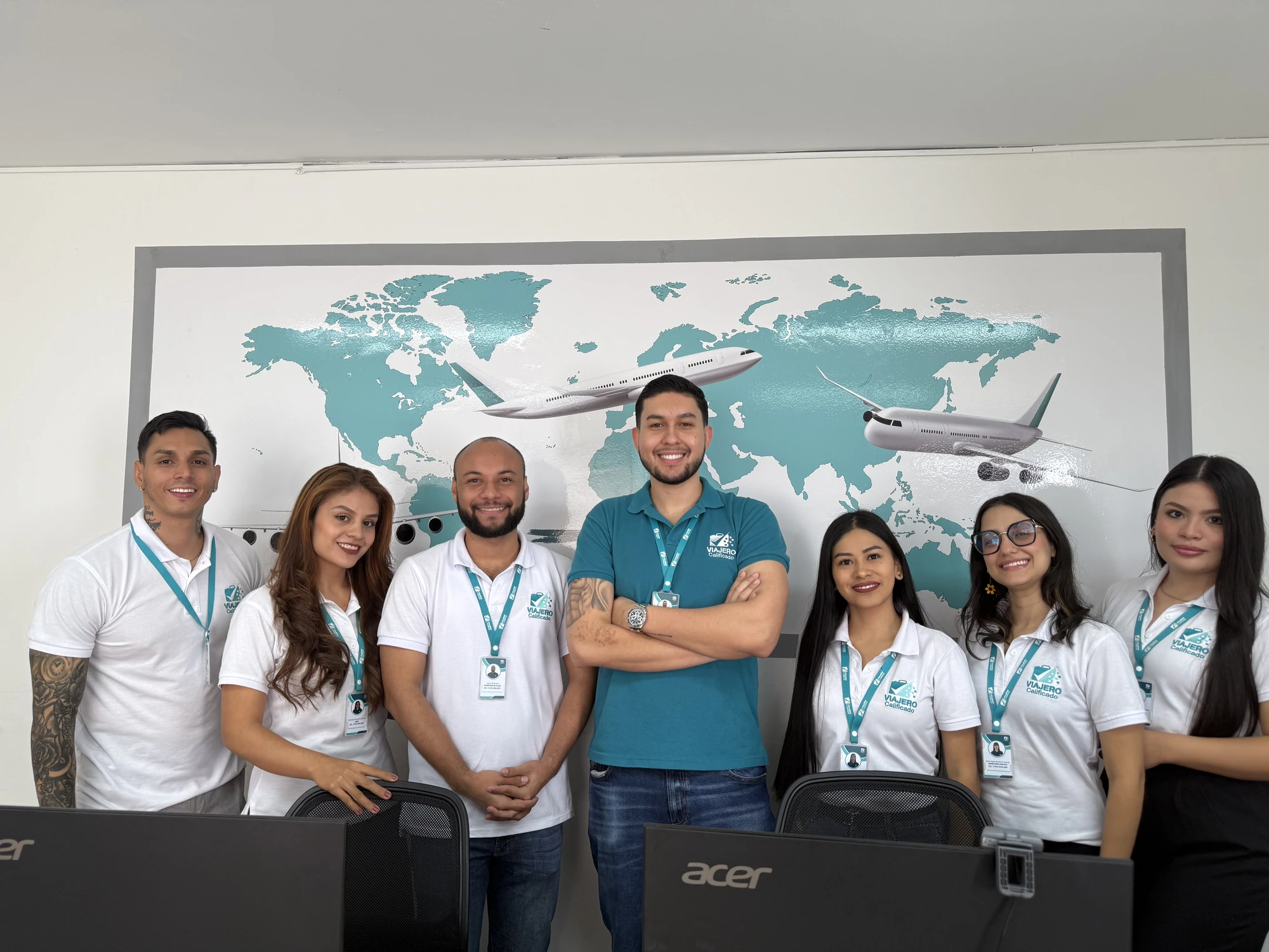 Parte del equipo de Viajero Calificado en la oficina