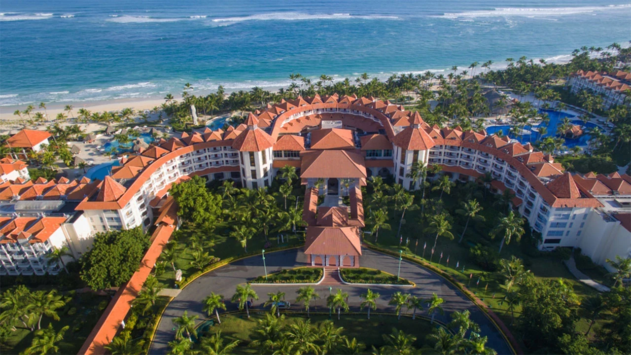 Vista de un complejo hotelero junto al Caribe